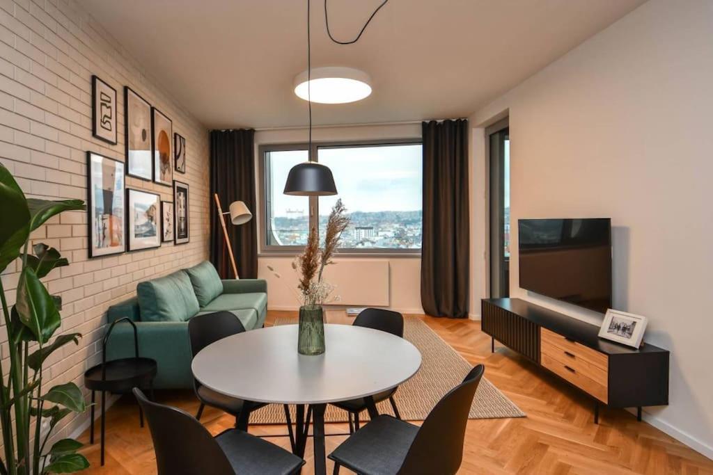 Skypark Luxury Apartment With Skyline View & Free Parking Μπρατισλάβα Εξωτερικό φωτογραφία