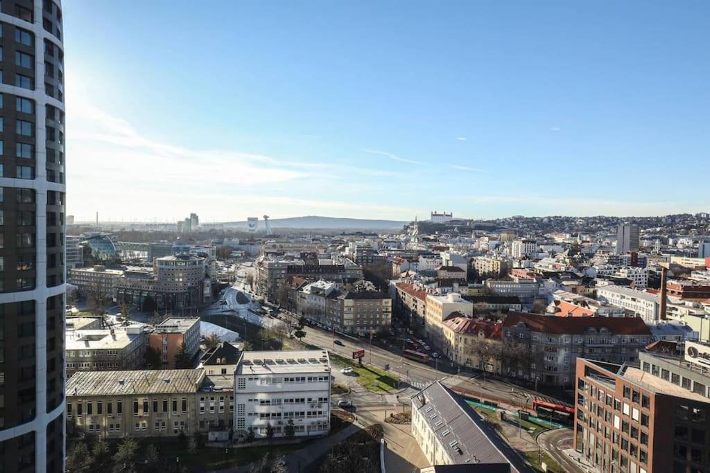 Skypark Luxury Apartment With Skyline View & Free Parking Μπρατισλάβα Εξωτερικό φωτογραφία