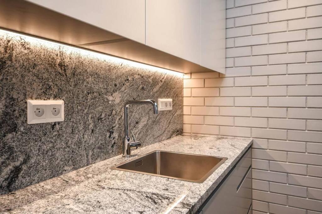 Skypark Luxury Apartment With Skyline View & Free Parking Μπρατισλάβα Εξωτερικό φωτογραφία
