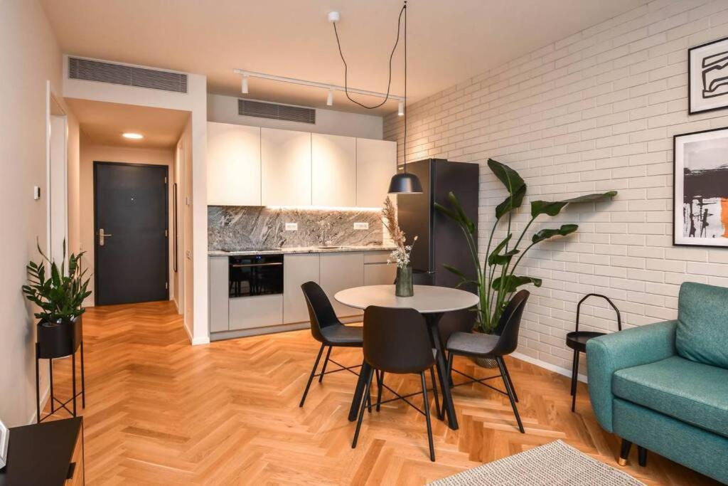 Skypark Luxury Apartment With Skyline View & Free Parking Μπρατισλάβα Εξωτερικό φωτογραφία